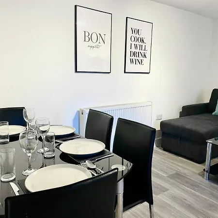 *modern & Stylish 2 Double Bedroom-free Parking!* *