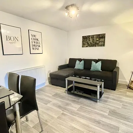 *modern & Stylish 2 Double Bedroom-free Parking!* Apartment *