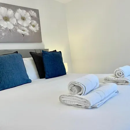 Apartamento *modern & Stylish 2 Double Bedroom-free Parking!* *
